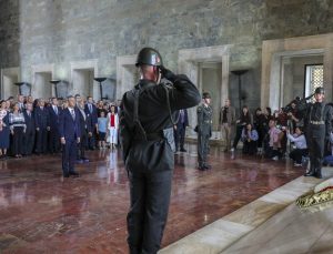Özgür Özel: “Lozan Barış Antlaşması Ülkemizin Tapu Senedidir