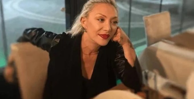 Şarkıcı Güllü hayatını kaybetti